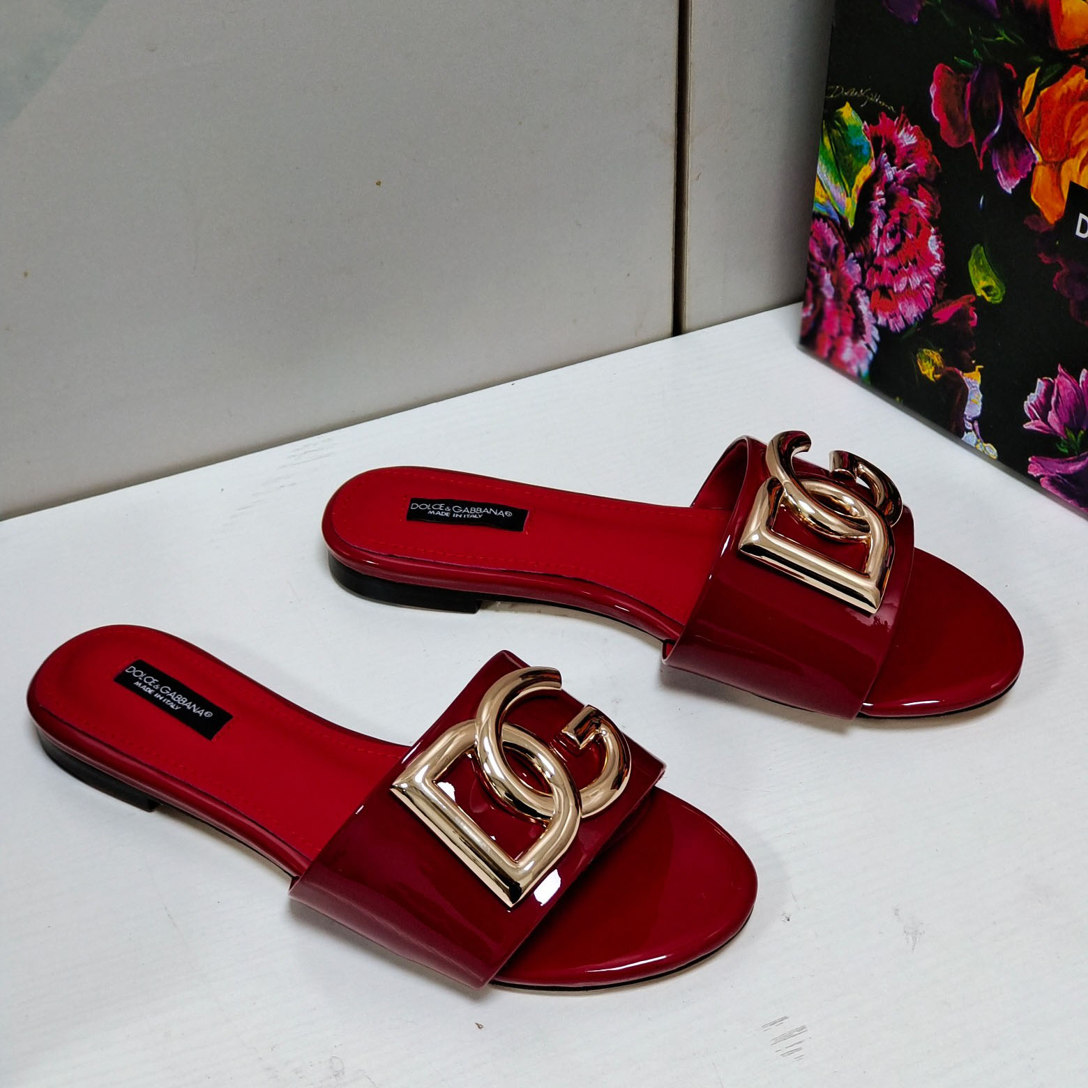 Dolce & Gabbana Polished Calfskin Sliders With DG Logo - DopestKickz