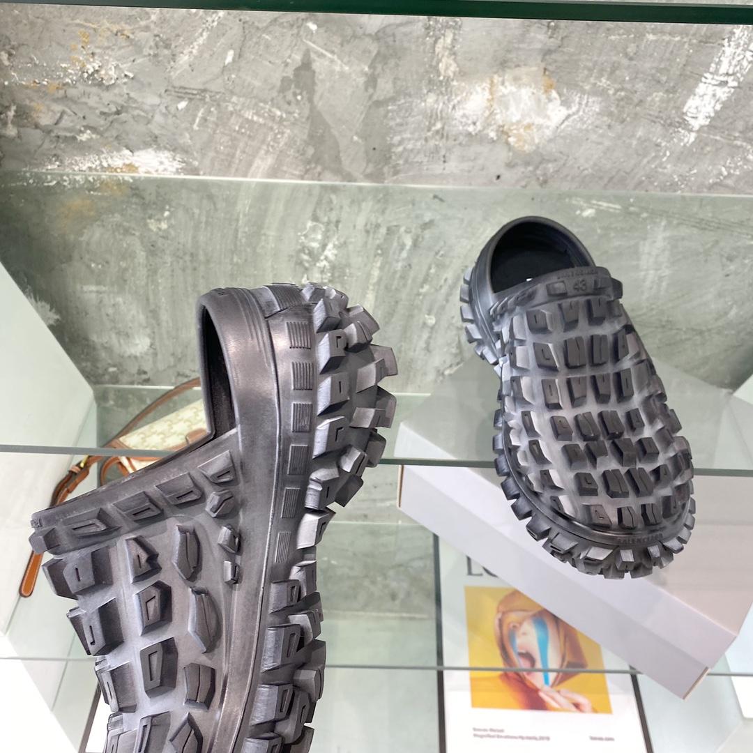 Balenciaga Defender Clog In Black Rubber - DopestKickz
