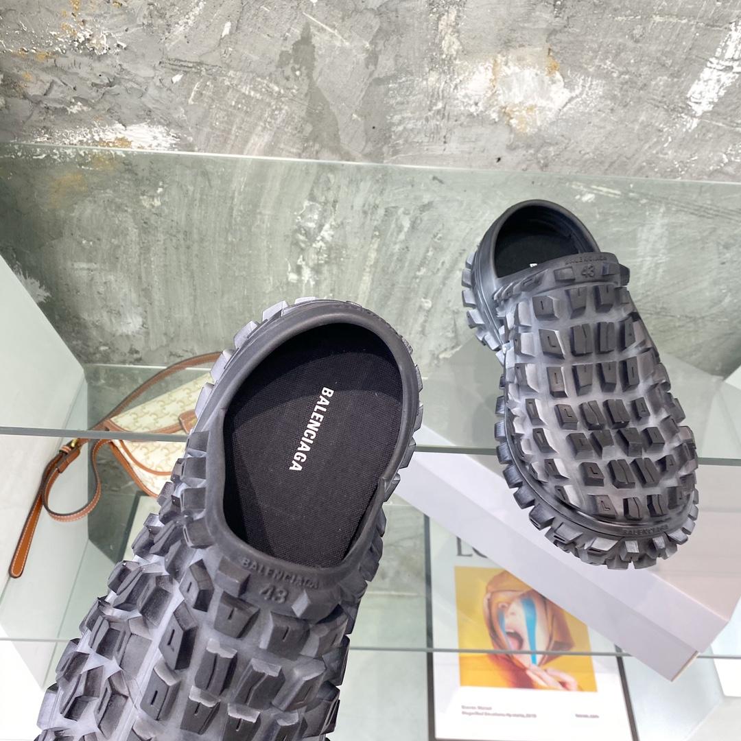 Balenciaga Defender Clog In Black Rubber - DopestKickz