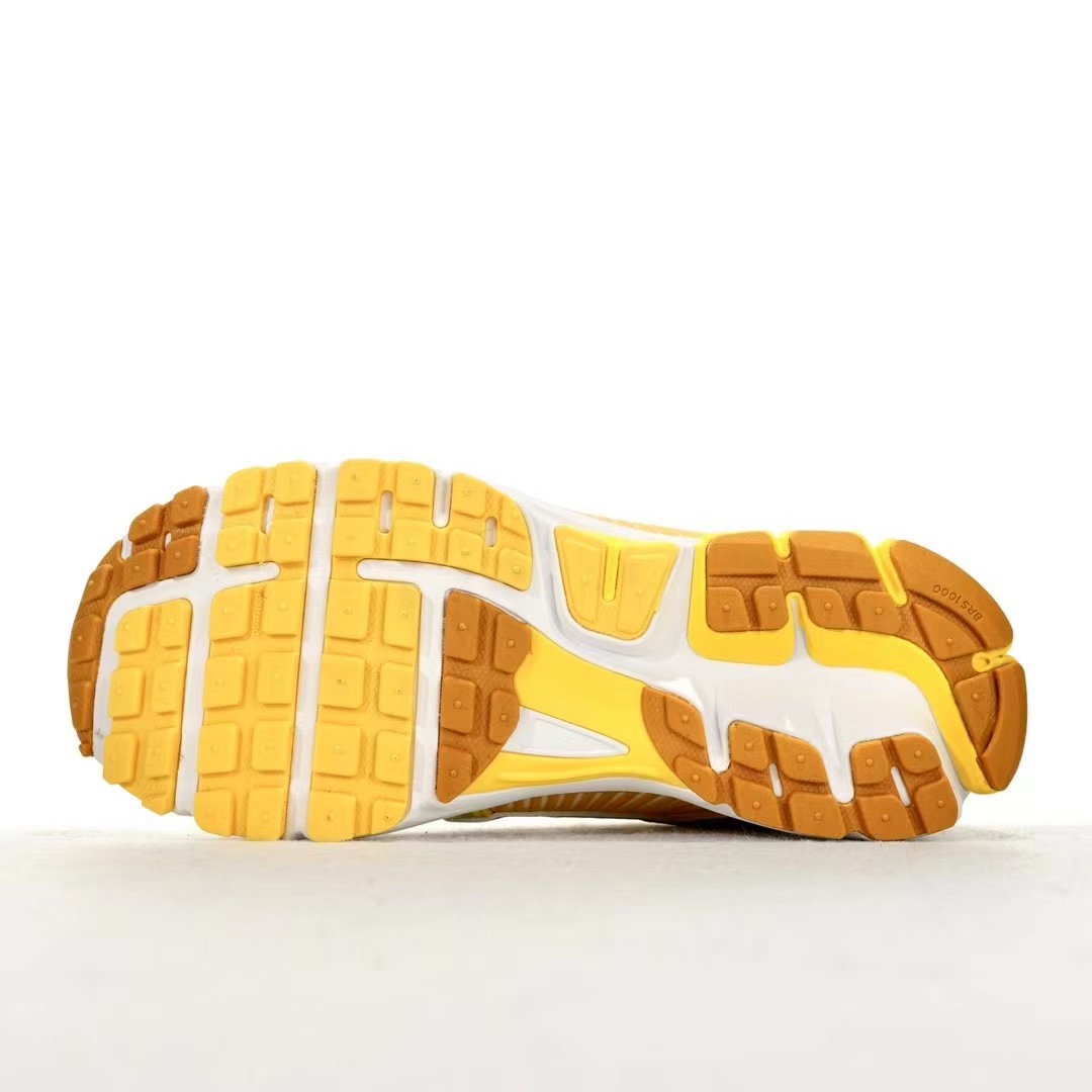 Nike Zoom Vomero 5 Sneaker   FJ4453-765 - DopestKickz