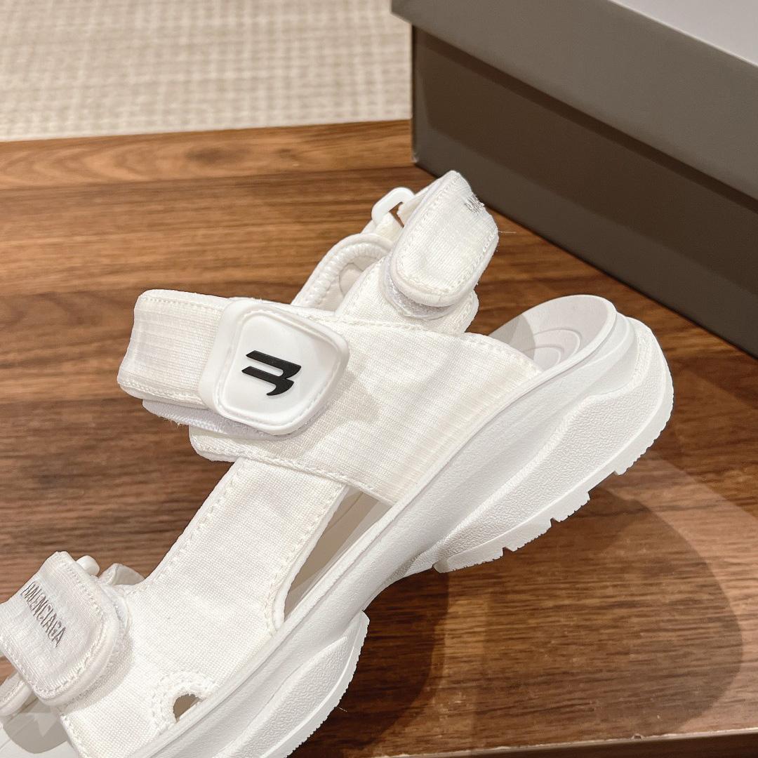 Balenciaga Women's Tourist Sandal In White - DopestKickz
