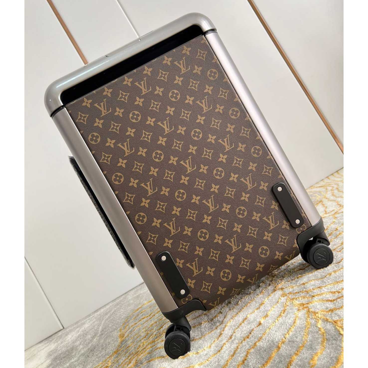 Louis Vuitton Luggage  20inch - DopestKickz