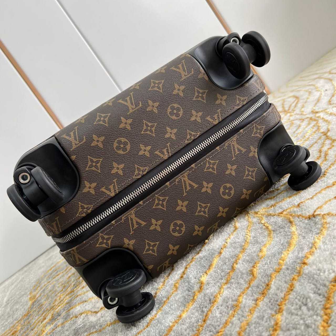 Louis Vuitton Luggage  20inch - DopestKickz