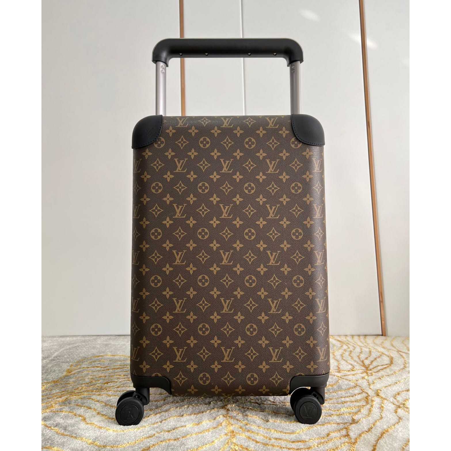 Louis Vuitton Luggage  20inch - DopestKickz