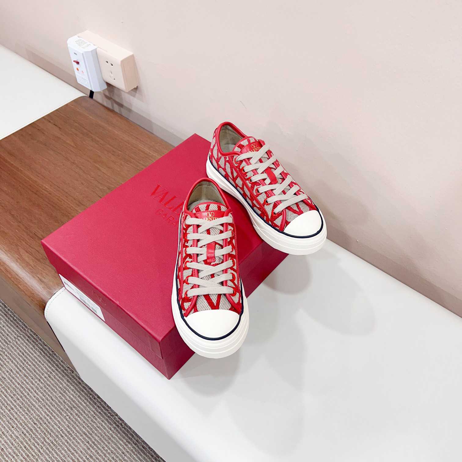 Valenti Toile Iconographe Totaloop Low-top Sneaker - DopestKickz