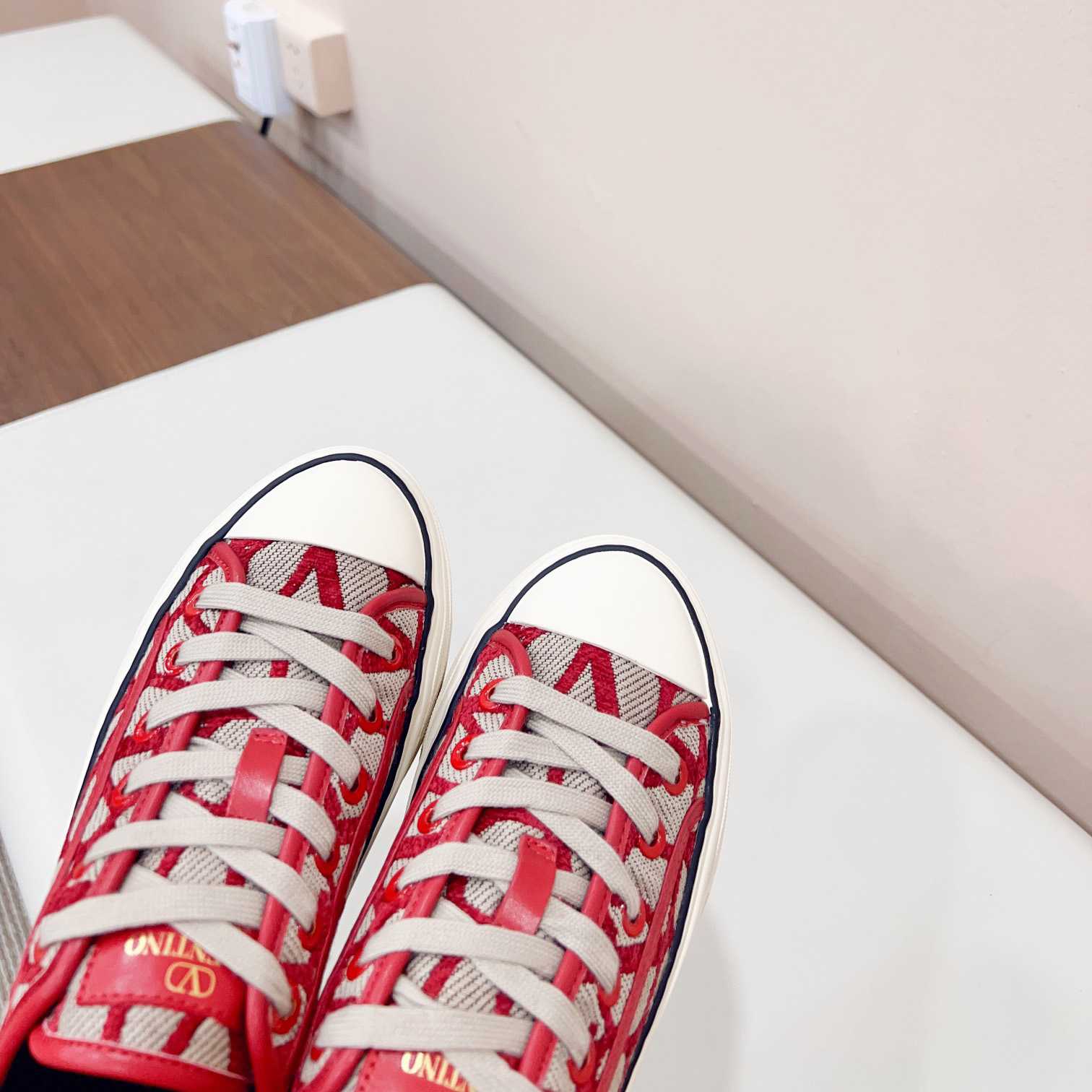 Valenti Toile Iconographe Totaloop Low-top Sneaker - DopestKickz