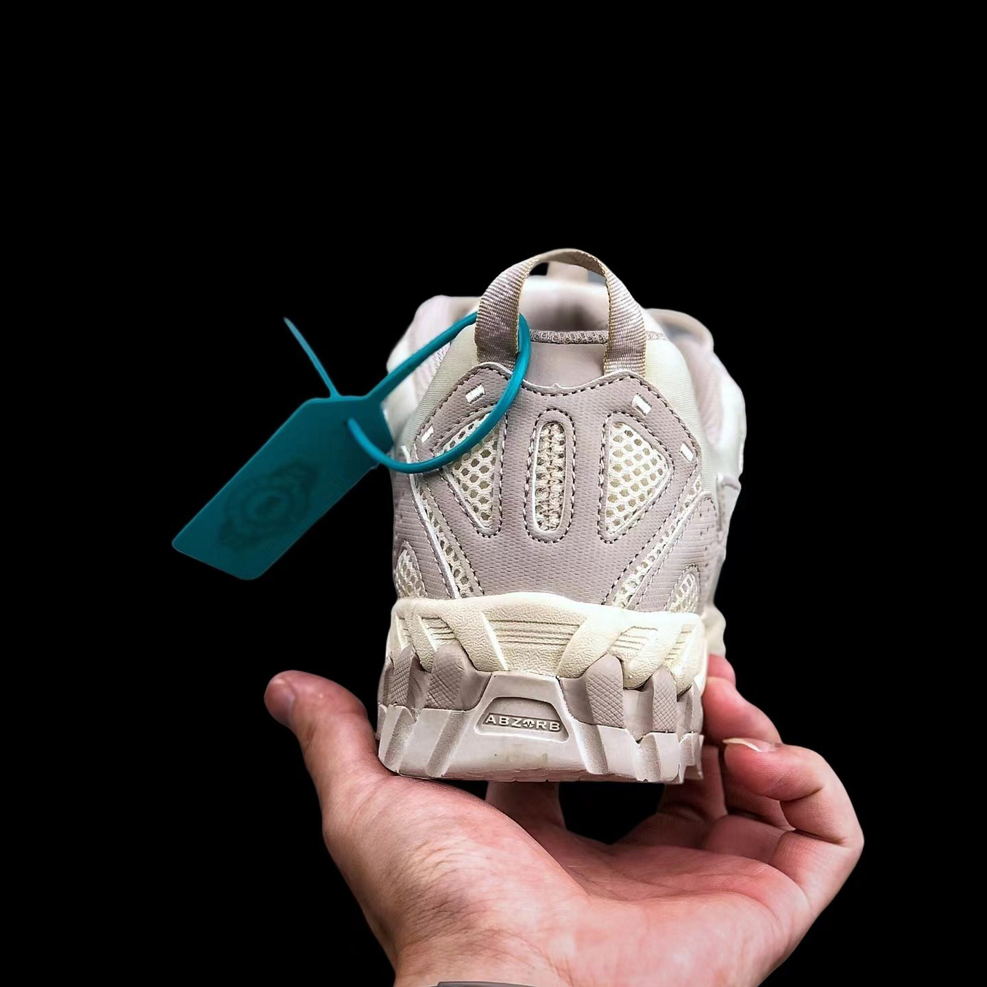 New Balance ML610 Sneakers    - DopestKickz