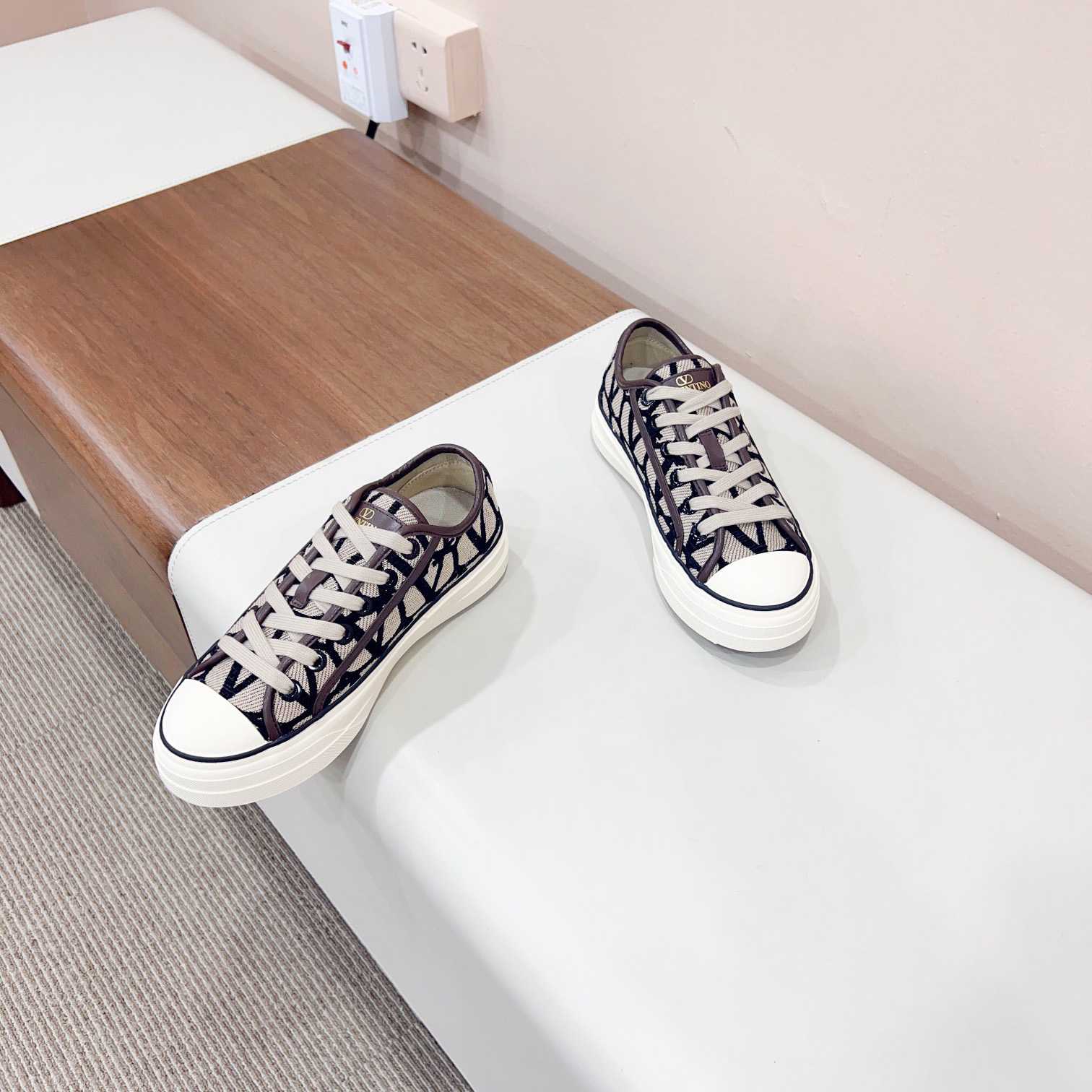 Valenti Toile Iconographe Totaloop Low-top Sneaker - DopestKickz