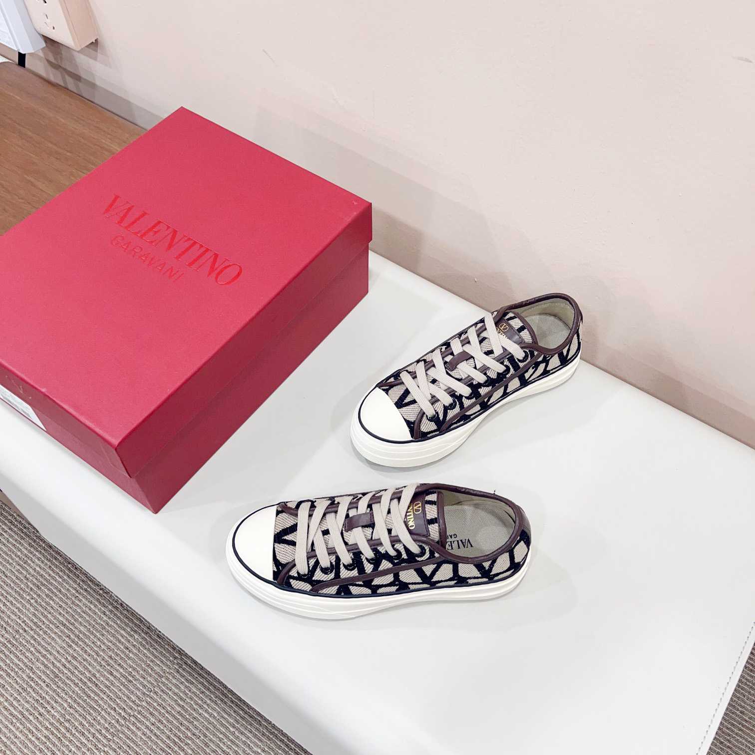 Valenti Toile Iconographe Totaloop Low-top Sneaker - DopestKickz