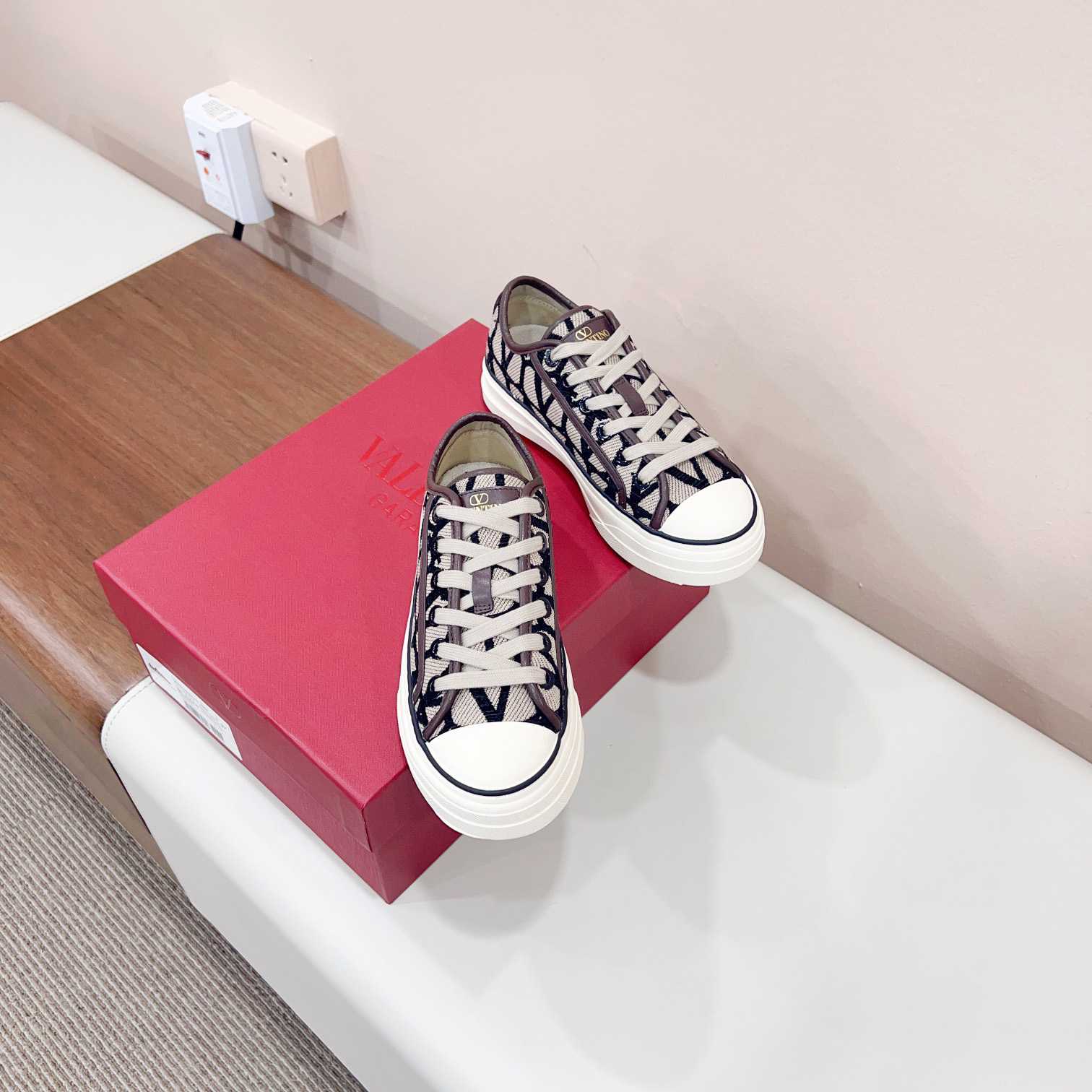 Valenti Toile Iconographe Totaloop Low-top Sneaker - DopestKickz