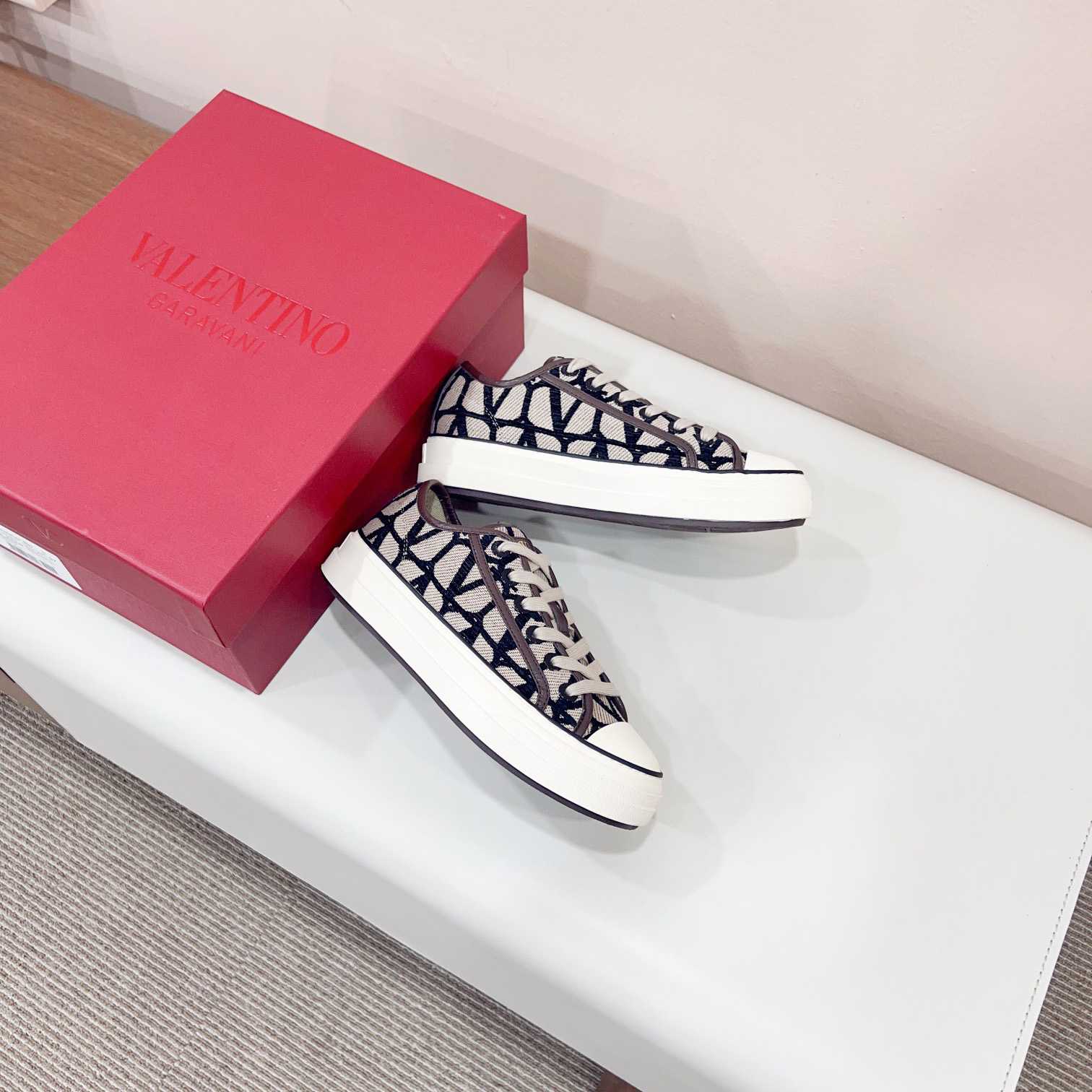 Valenti Toile Iconographe Totaloop Low-top Sneaker - DopestKickz