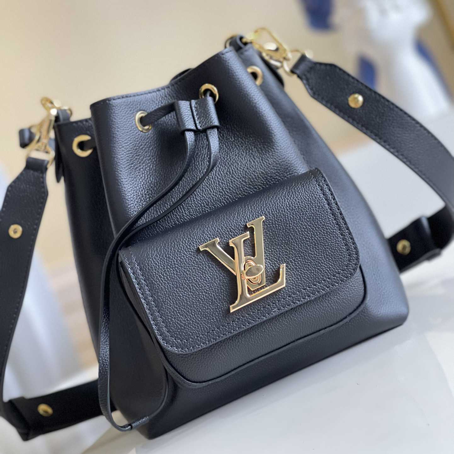 Louis Vuitton Lockme Bucket Black Calf (23-23-16cm)  M57687 - DopestKickz