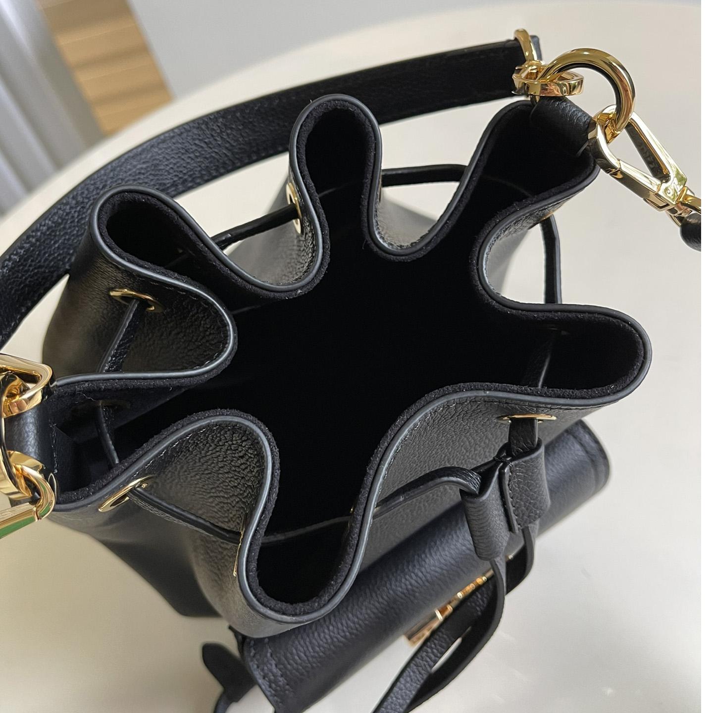 Louis Vuitton Lockme Bucket Black Calf (23-23-16cm)  M57687 - DopestKickz