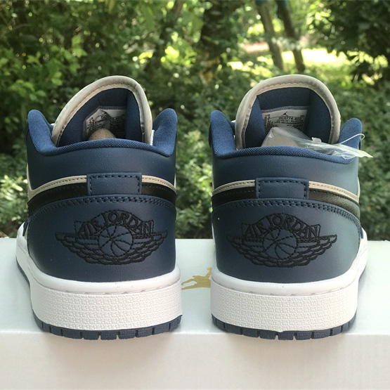 Air Jordan 1 Low OG  Sneaker        DC0774-402  - DopestKickz