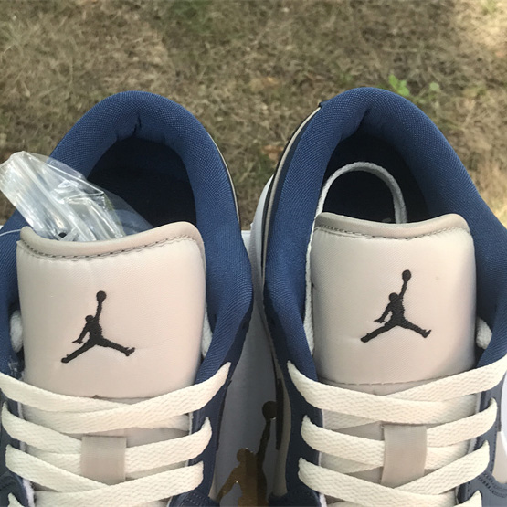 Air Jordan 1 Low OG  Sneaker        DC0774-402  - DopestKickz