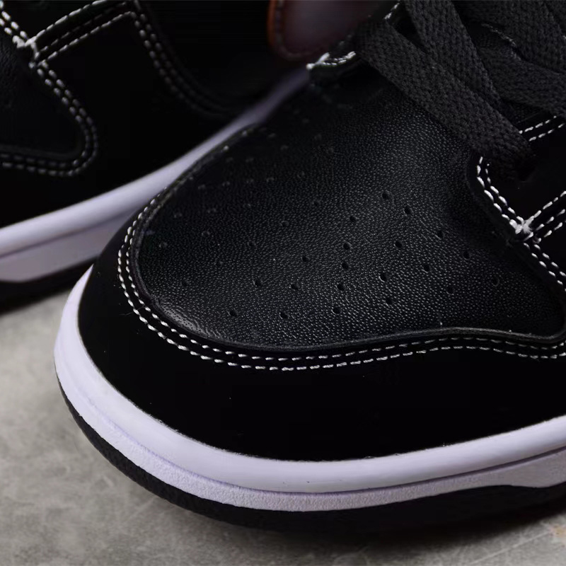 Nike Dunk Low Sneakers        fd6923-001  - DopestKickz