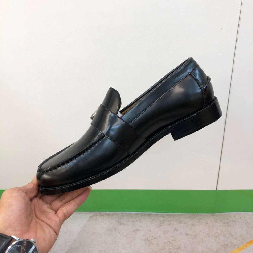 Gucci Logo-plaque Leather Loafers (Upon Uk Size) - DopestKickz