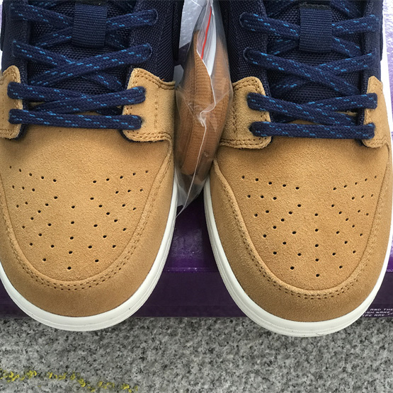 Nike SB Dunk Low Sneakers          DX6775-400 - DopestKickz