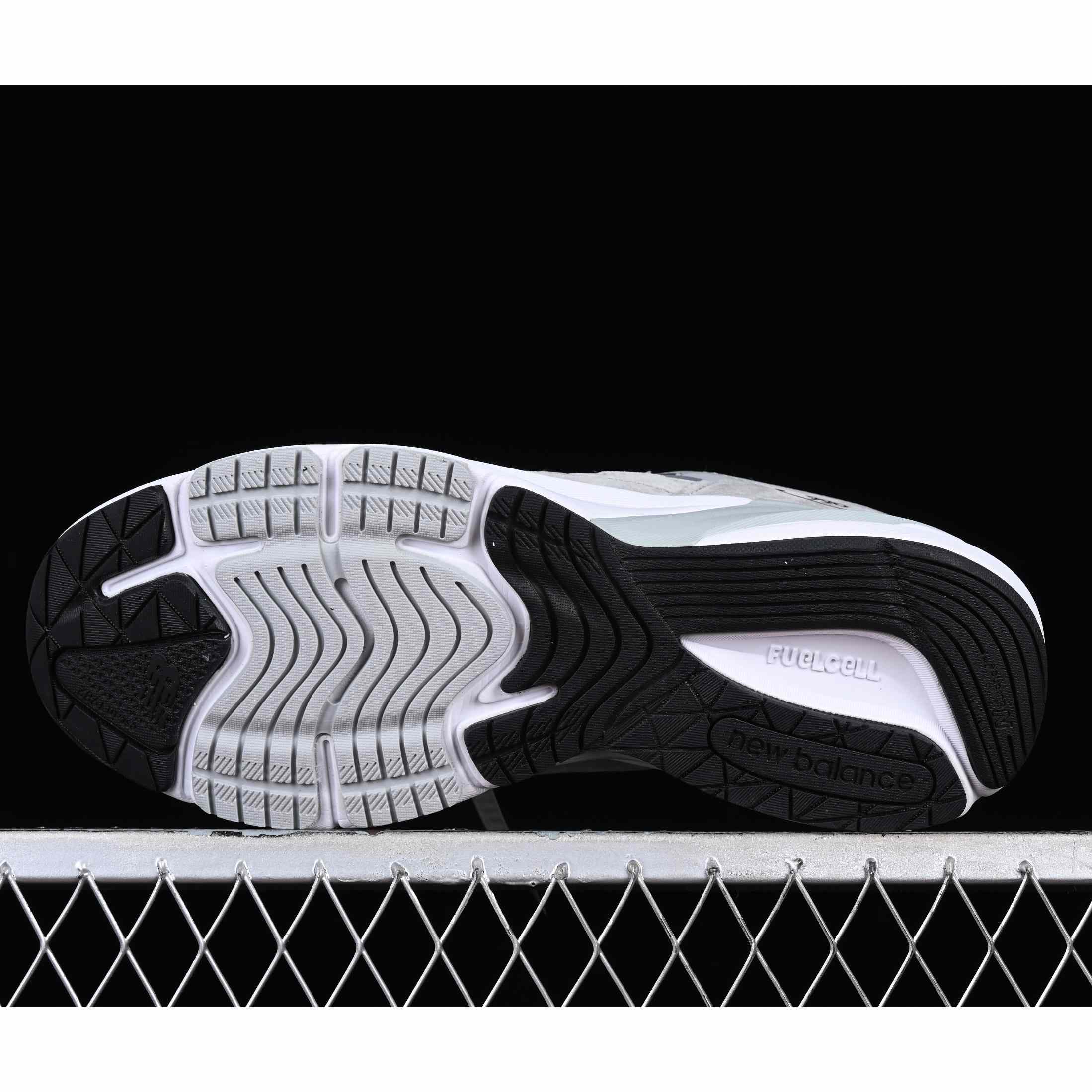 New Balance Made In USA M990  Sneaker  - DopestKickz