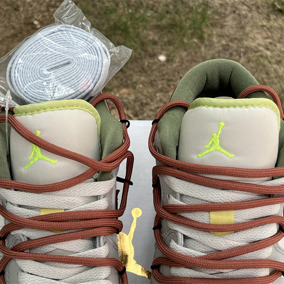 Air Jordan 1 Low Sneaker      FD9906-131  - DopestKickz