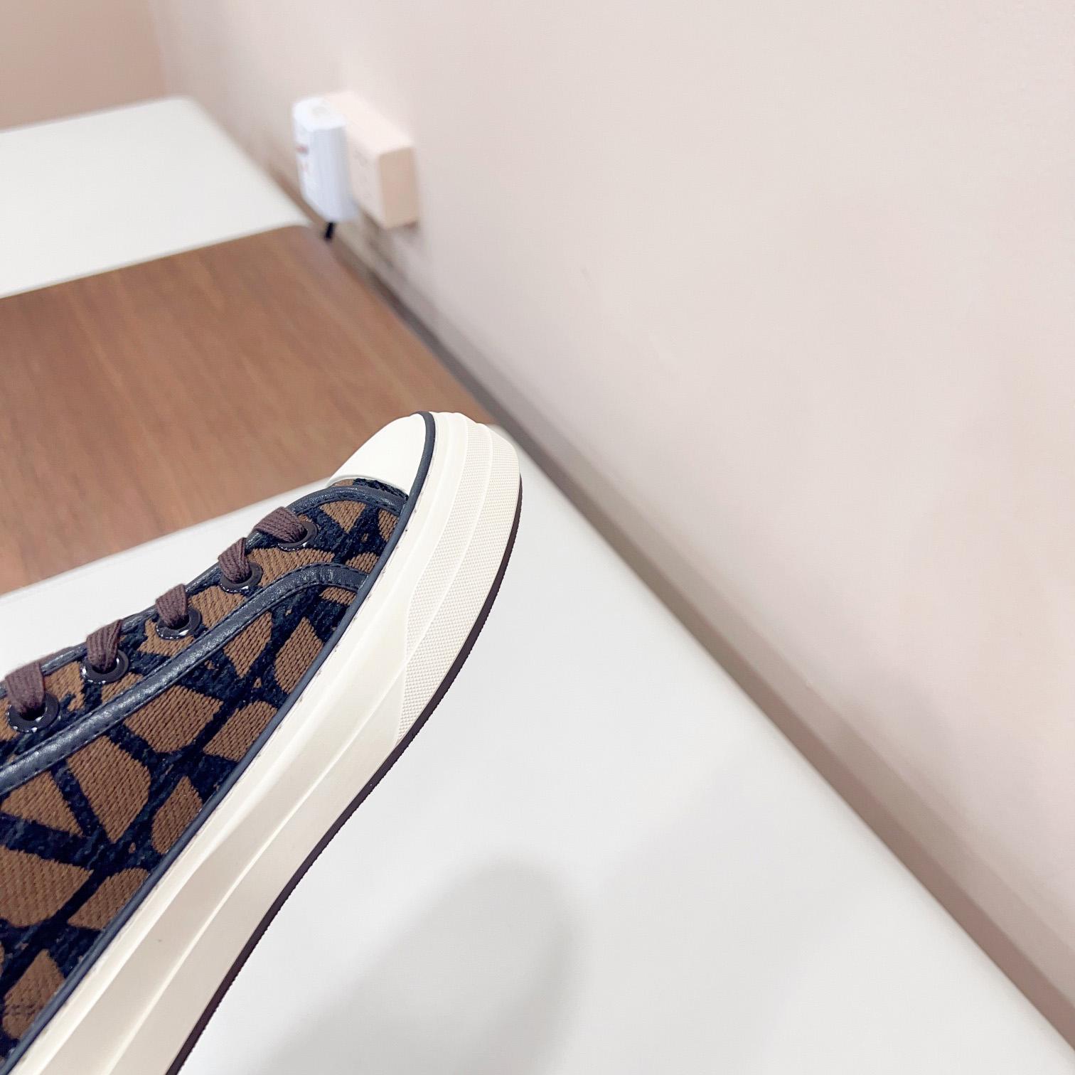 Valenti Toile Iconographe Totaloop Low-top Sneaker - DopestKickz