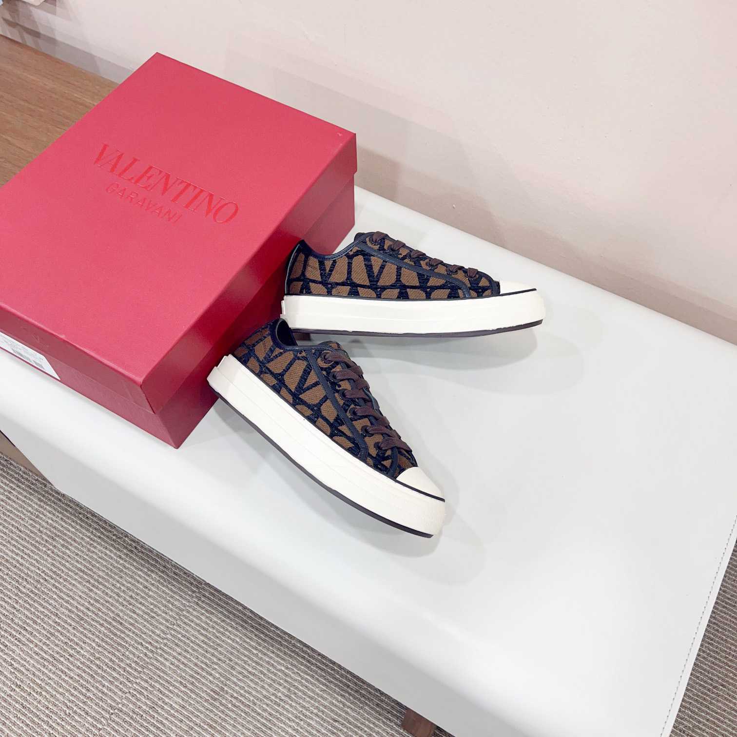 Valenti Toile Iconographe Totaloop Low-top Sneaker - DopestKickz