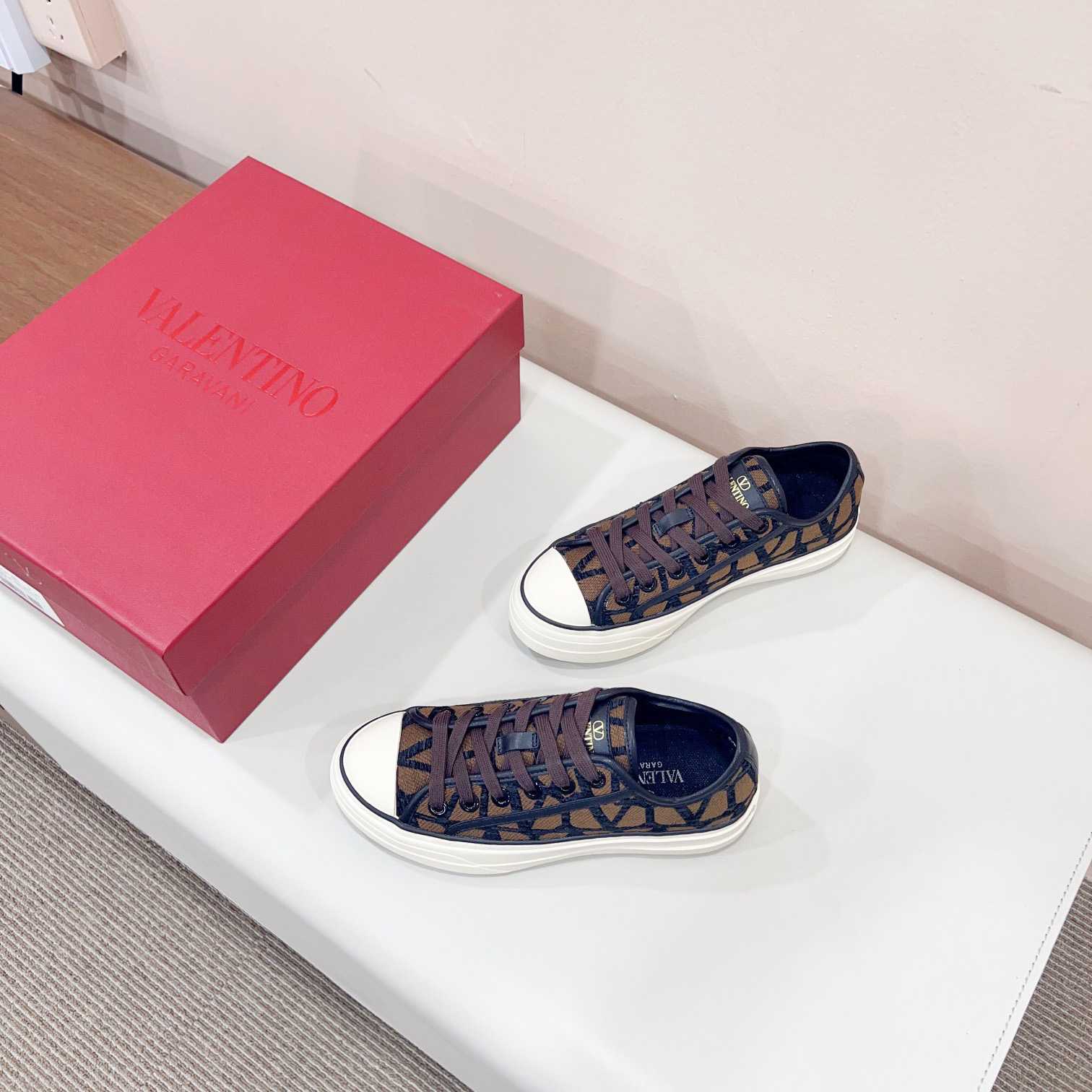 Valenti Toile Iconographe Totaloop Low-top Sneaker - DopestKickz