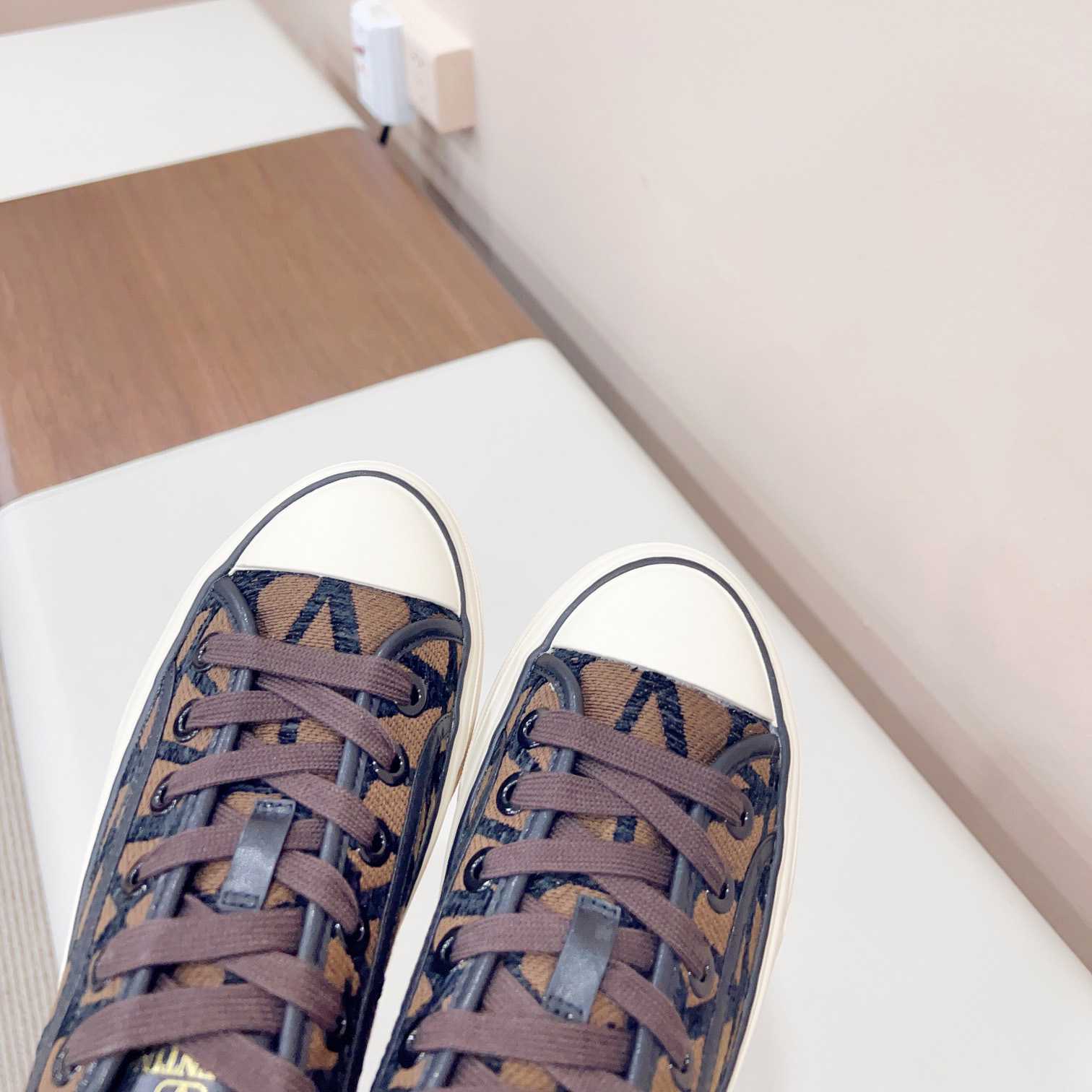 Valenti Toile Iconographe Totaloop Low-top Sneaker - DopestKickz