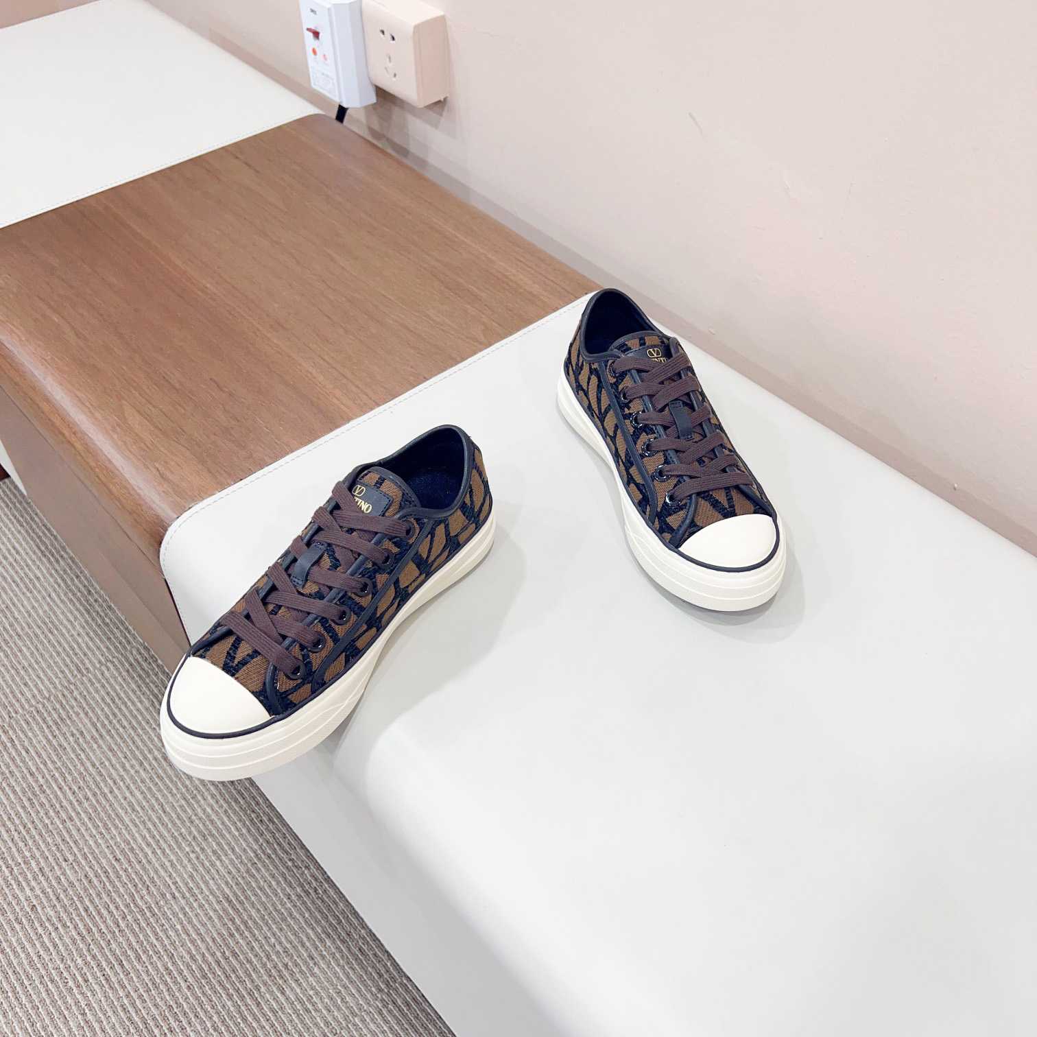 Valenti Toile Iconographe Totaloop Low-top Sneaker - DopestKickz