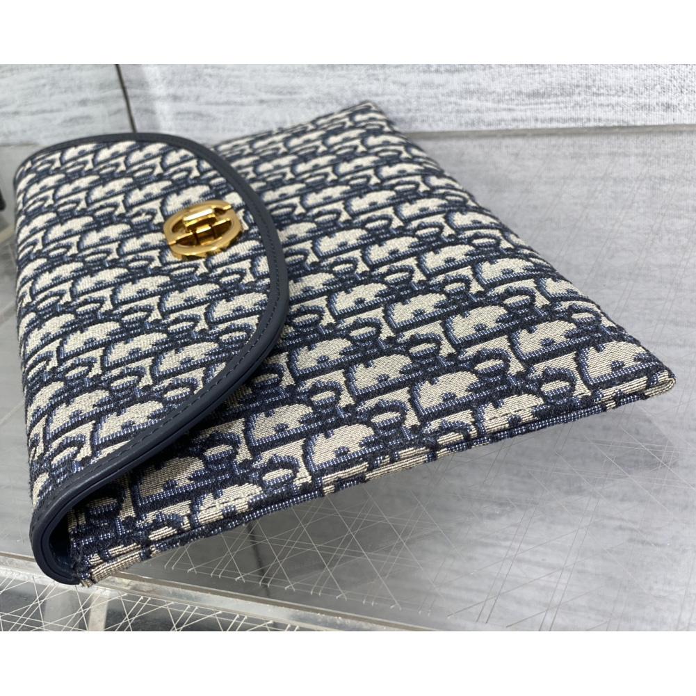 Dior 30 Montaigne Avenue Pouch With Flap  - DopestKickz