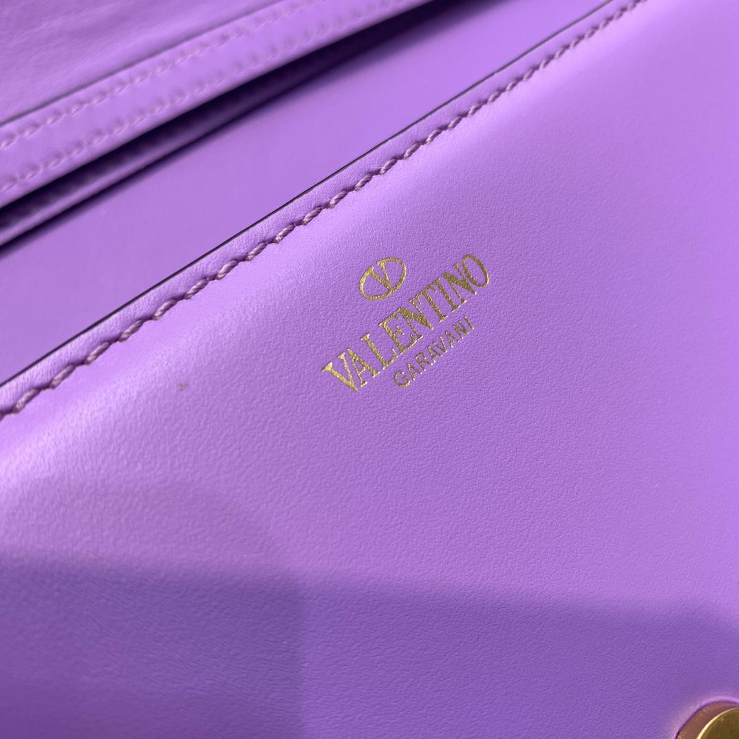 Valenti Garavani Locò Shoulder Bag (27-13-6cm) - DopestKickz