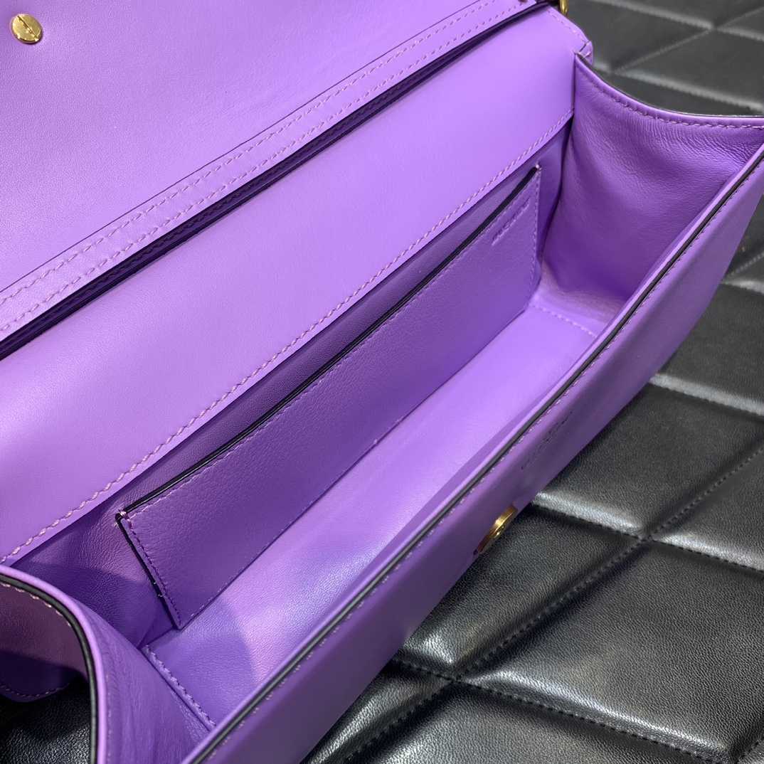 Valenti Garavani Locò Shoulder Bag (27-13-6cm) - DopestKickz