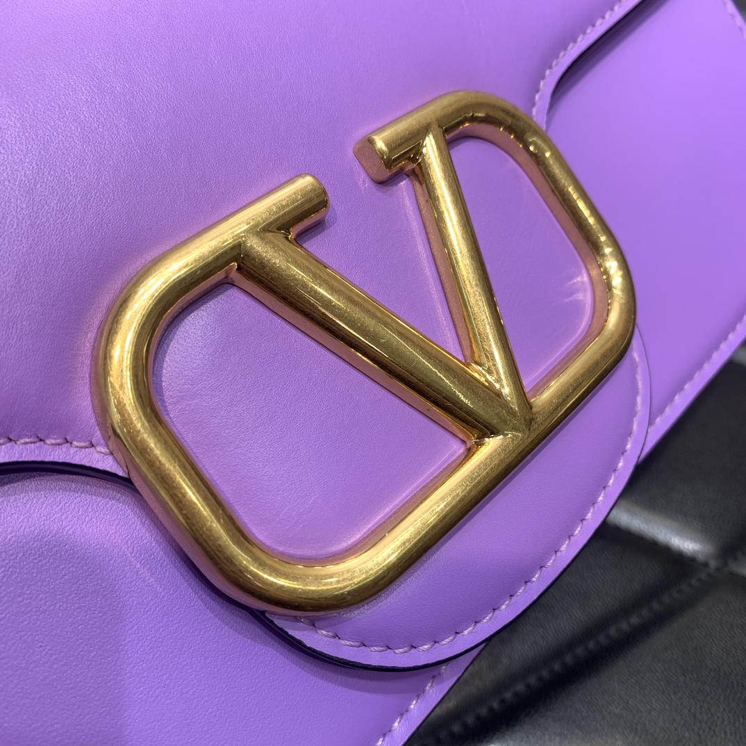 Valenti Garavani Locò Shoulder Bag (27-13-6cm) - DopestKickz