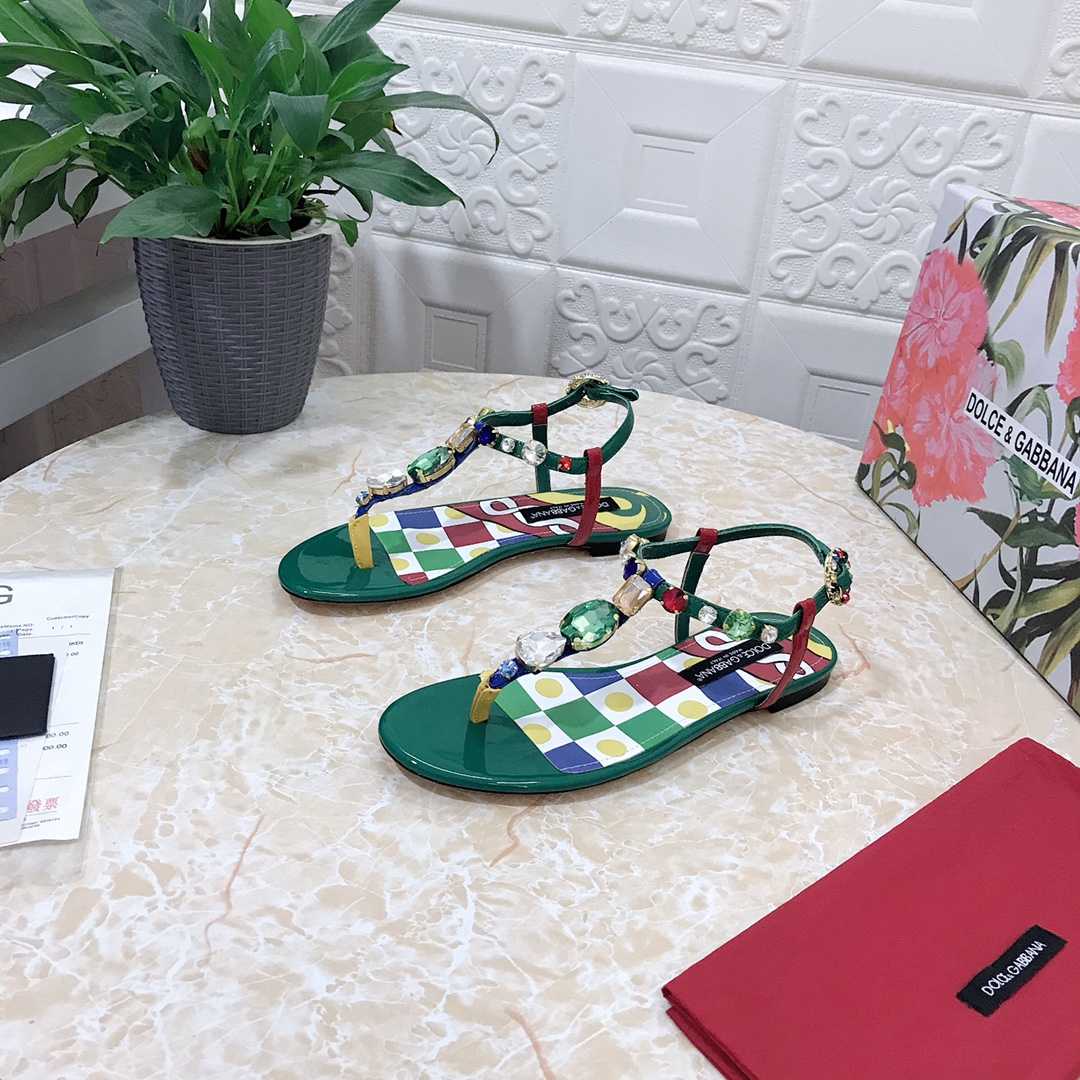 Dolce & Gabbana Patent Leather Thong Sandals - DopestKickz