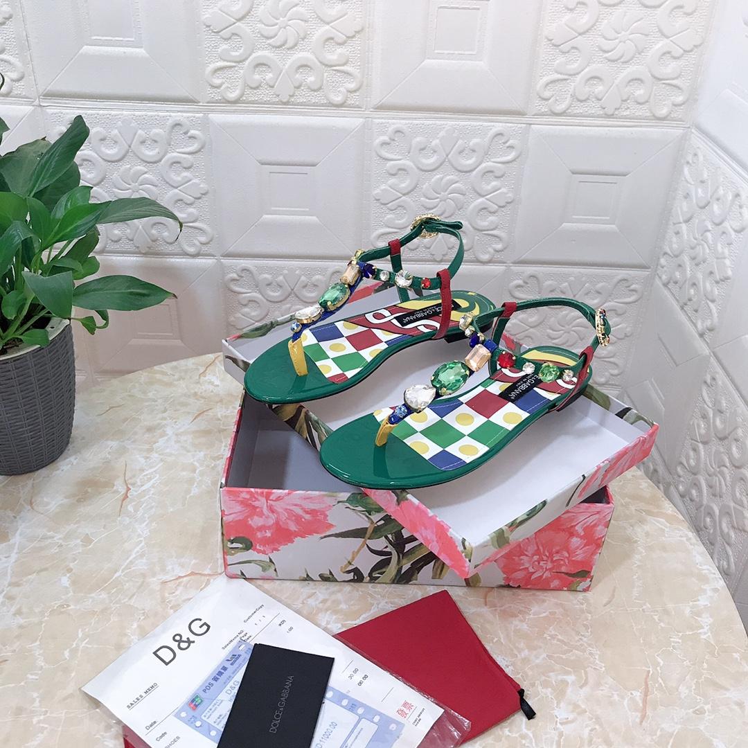 Dolce & Gabbana Patent Leather Thong Sandals - DopestKickz