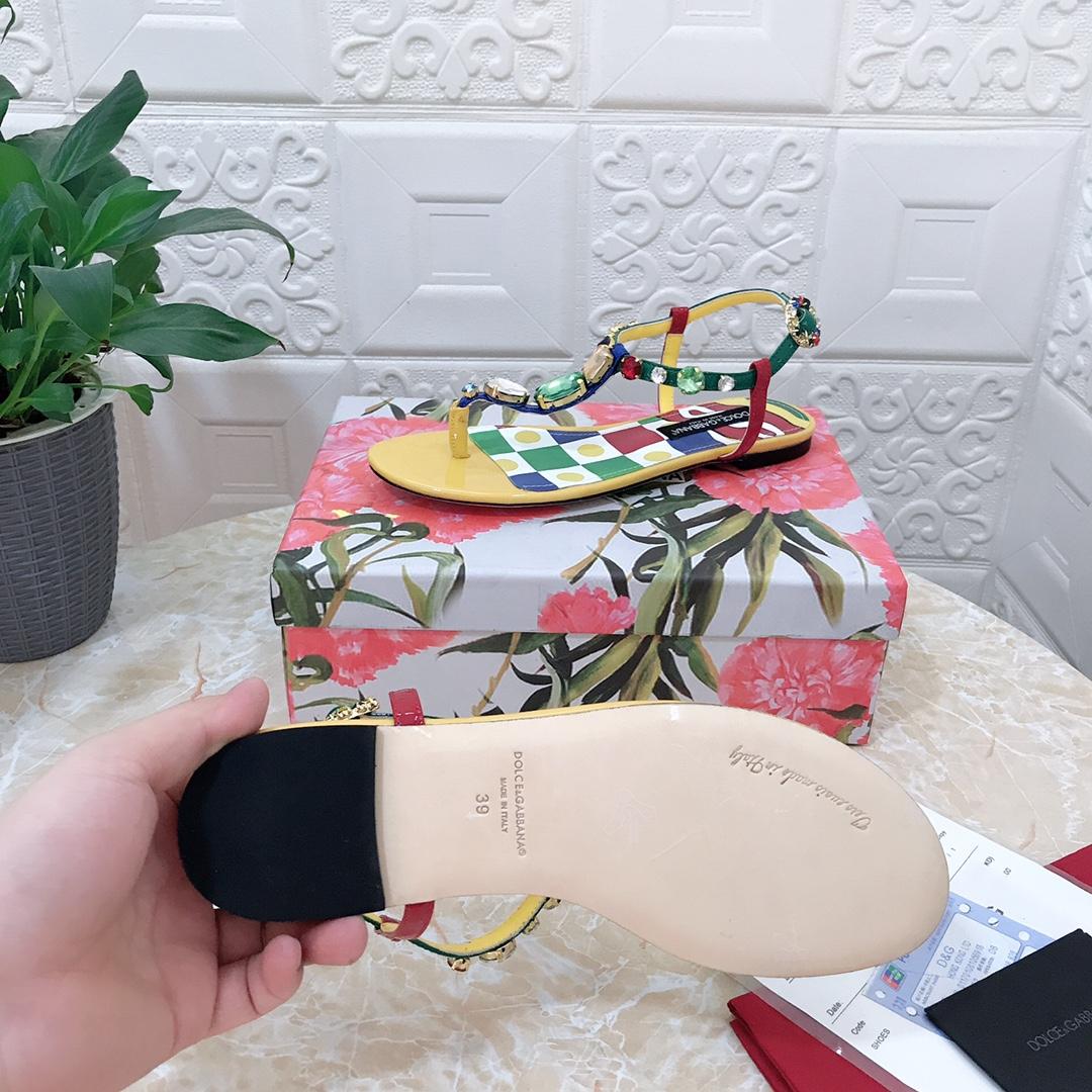 Dolce & Gabbana Patent Leather Thong Sandals - DopestKickz