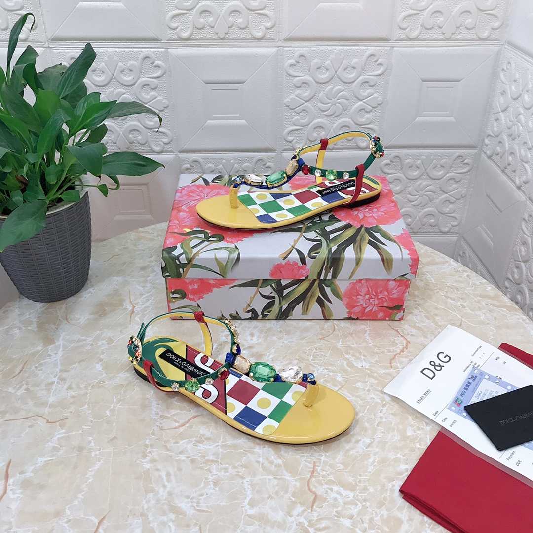 Dolce & Gabbana Patent Leather Thong Sandals - DopestKickz