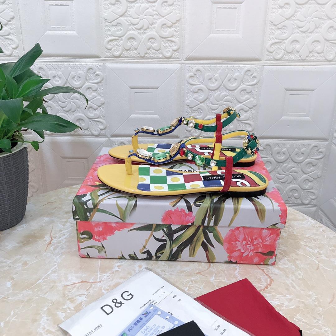 Dolce & Gabbana Patent Leather Thong Sandals - DopestKickz