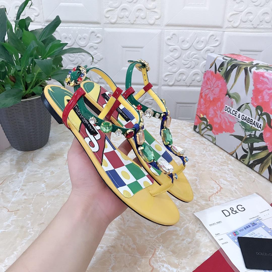 Dolce & Gabbana Patent Leather Thong Sandals - DopestKickz