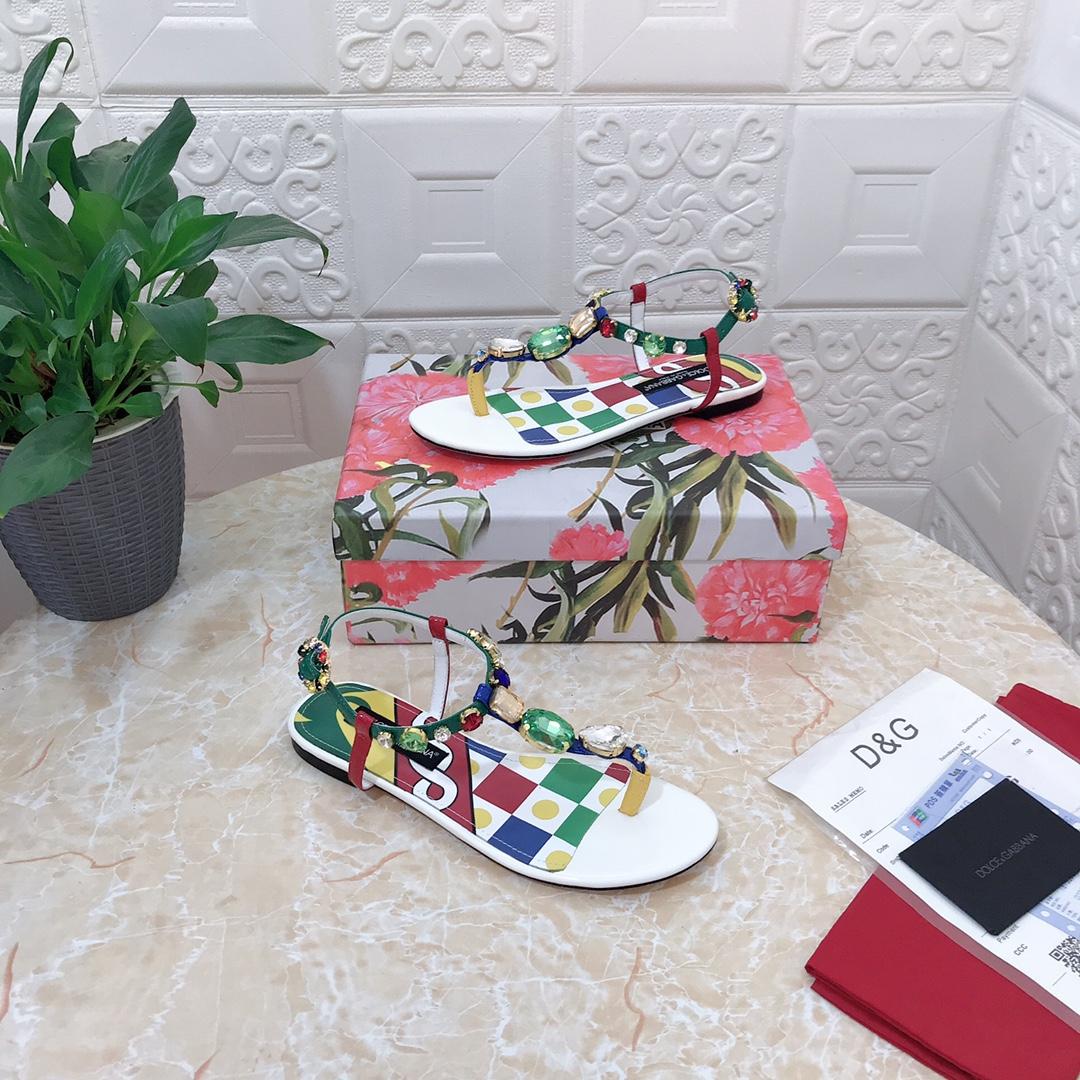 Dolce & Gabbana Patent Leather Thong Sandals - DopestKickz