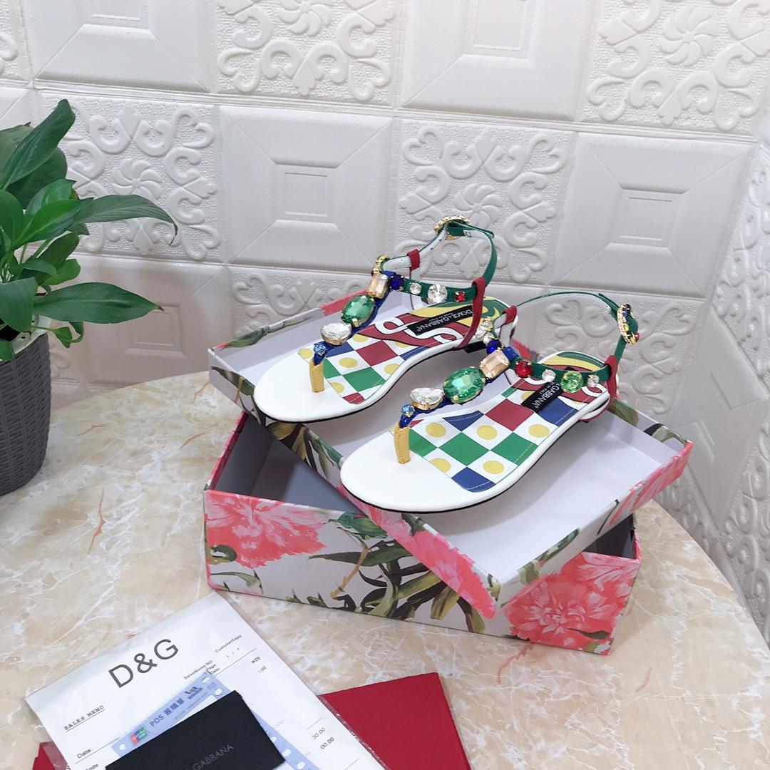 Dolce & Gabbana Patent Leather Thong Sandals - DopestKickz