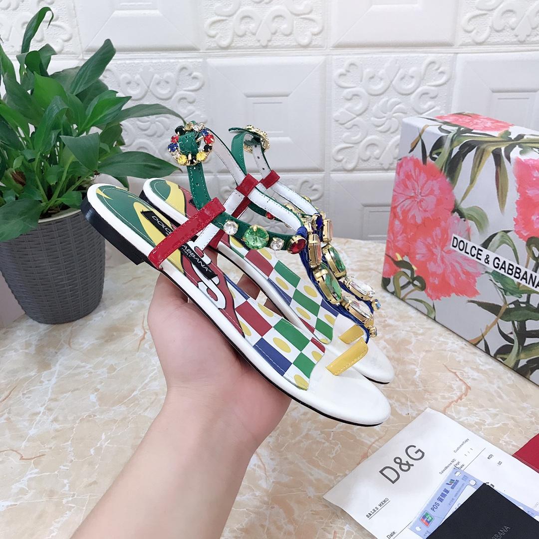 Dolce & Gabbana Patent Leather Thong Sandals - DopestKickz