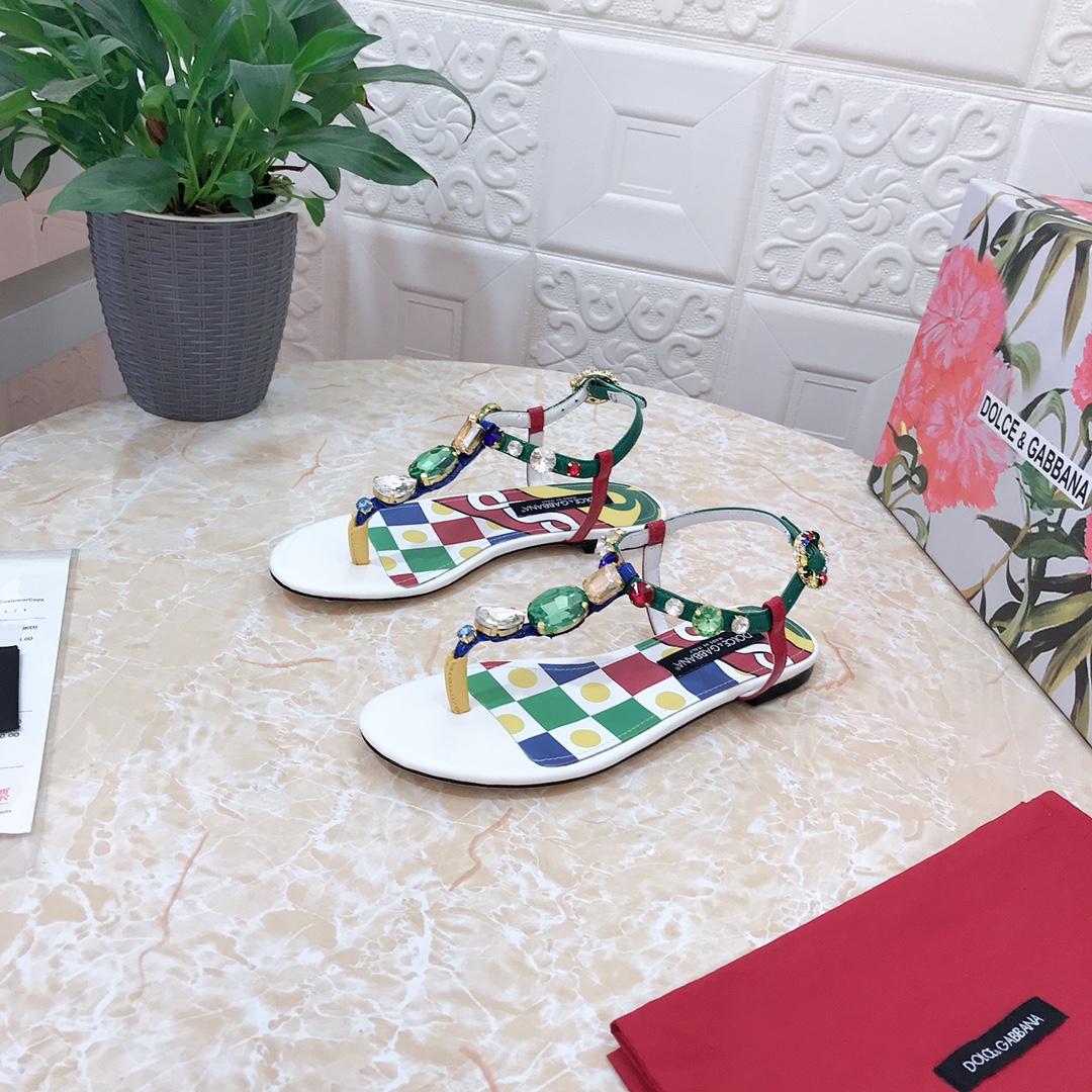 Dolce & Gabbana Patent Leather Thong Sandals - DopestKickz