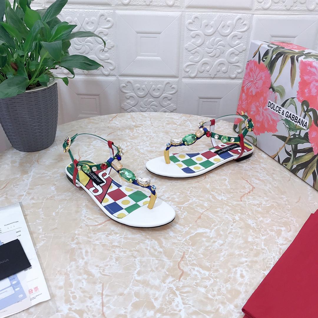 Dolce & Gabbana Patent Leather Thong Sandals - DopestKickz