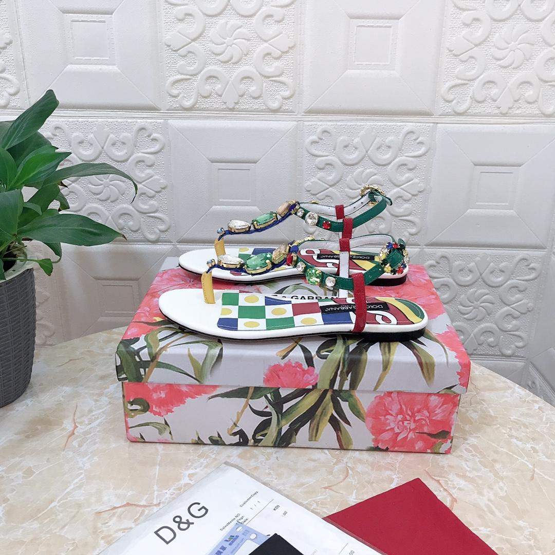 Dolce & Gabbana Patent Leather Thong Sandals - DopestKickz