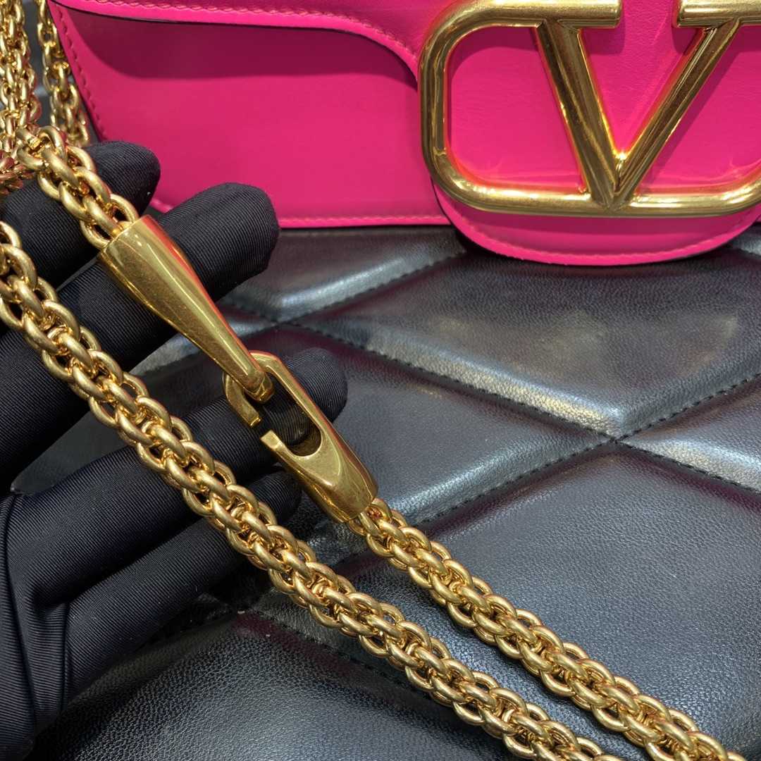 Valenti Garavani Locò Shoulder Bag (27-13-6cm) - DopestKickz