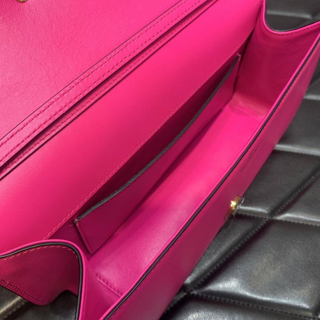 Valenti Garavani Locò Shoulder Bag (27-13-6cm) - DopestKickz