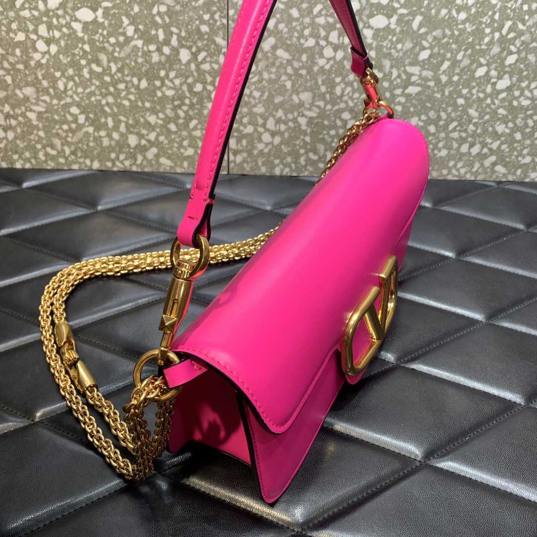 Valenti Garavani Locò Shoulder Bag (27-13-6cm) - DopestKickz