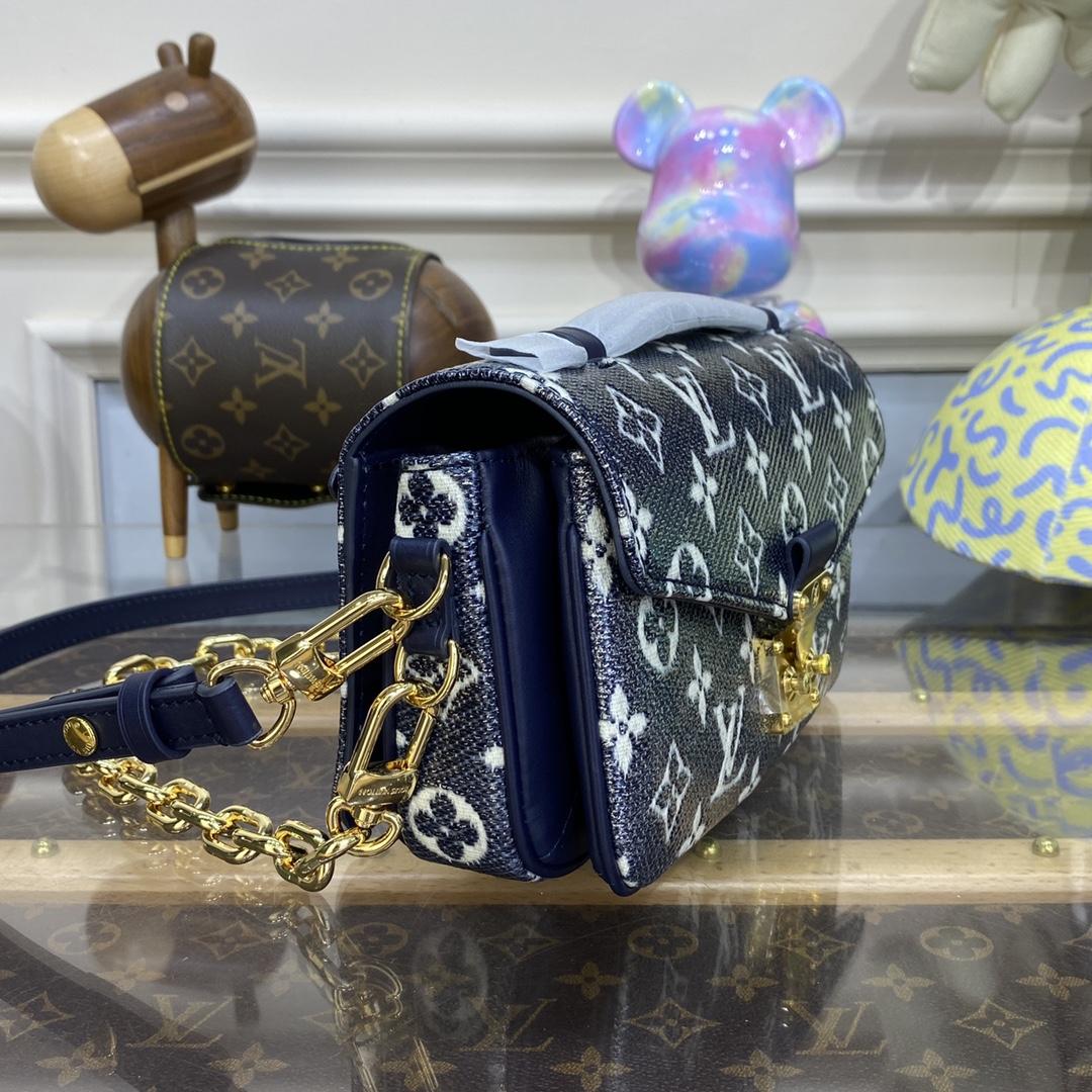 Louis Vuitton Pochette Métis East West (21.5x13.5x6cm)   M22834  - DopestKickz