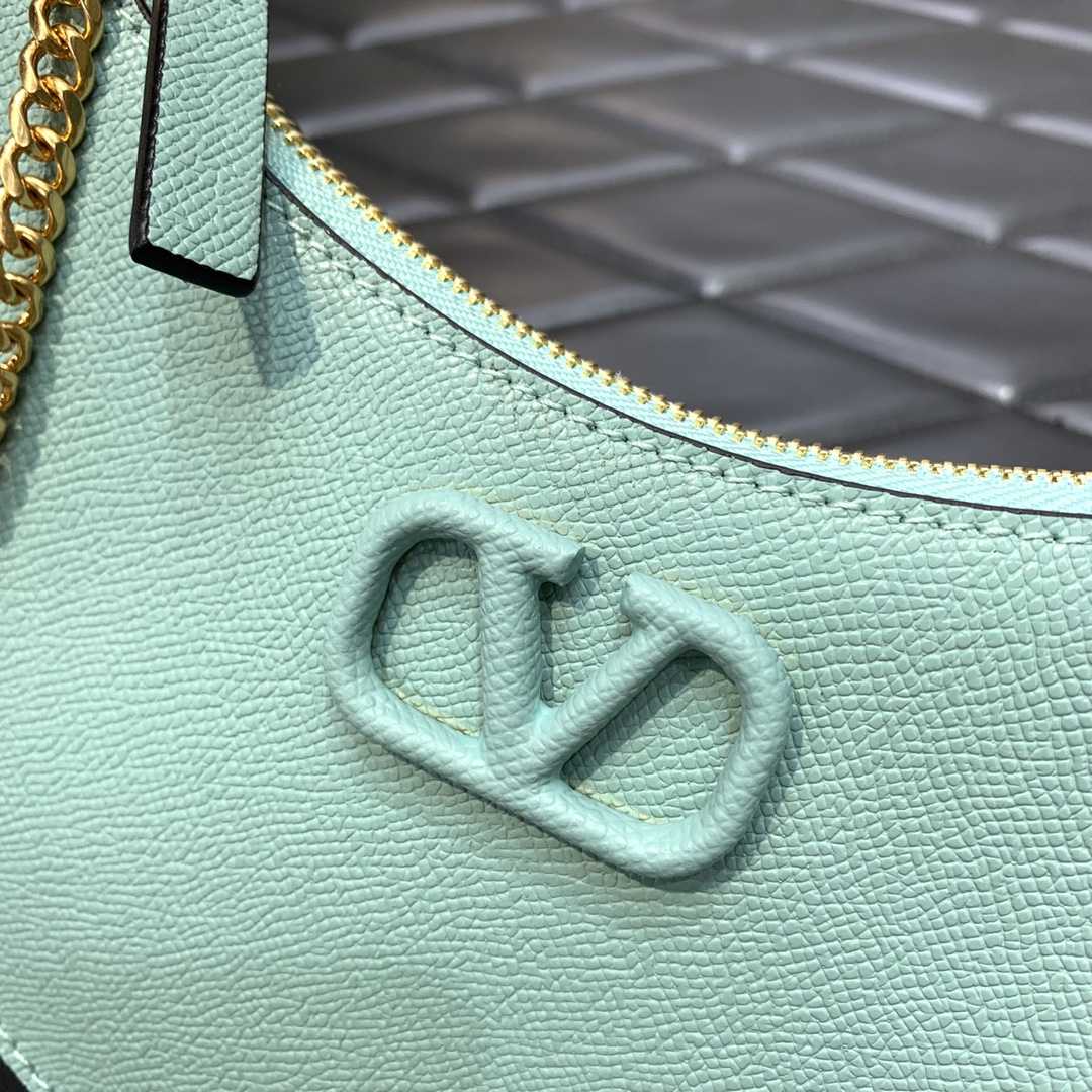 Valenti Garavani VLogo Signature Mini Bag (20-12-4cm) - DopestKickz